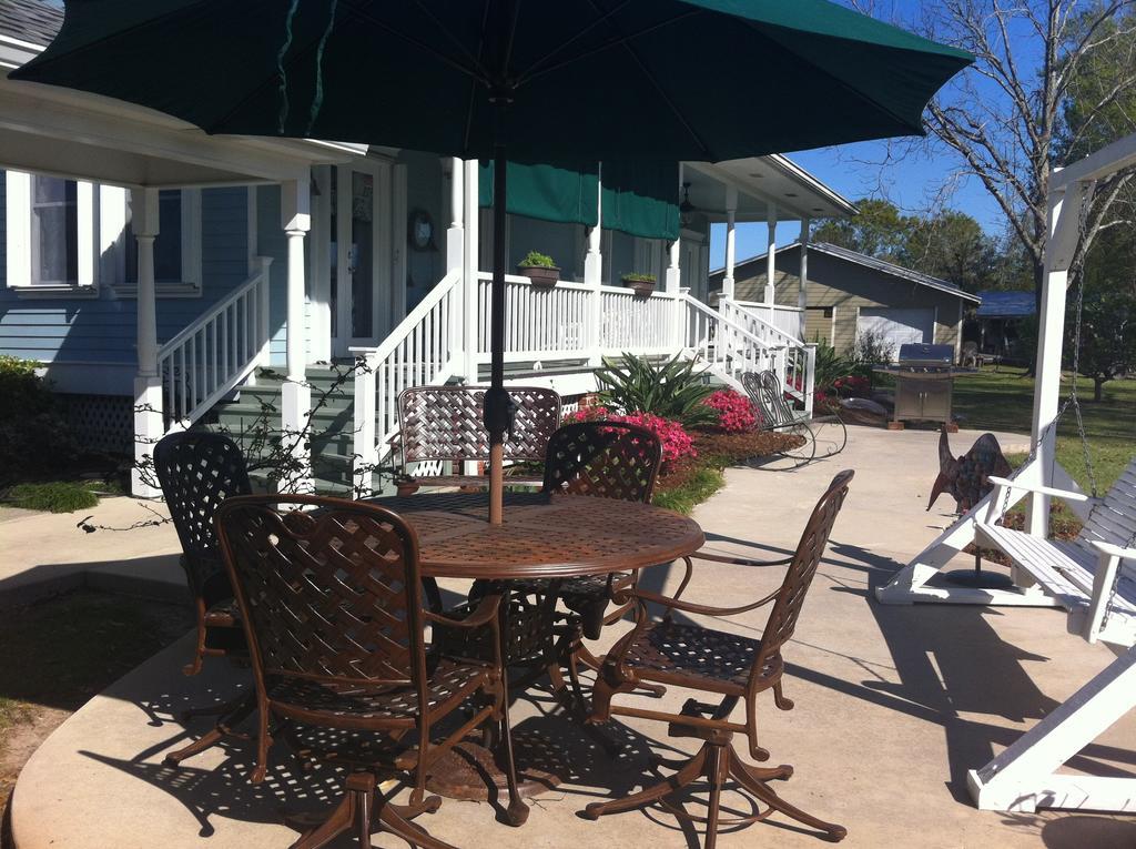 A Chateau On The Bayou Bed & Breakfast Raceland Exterior photo
