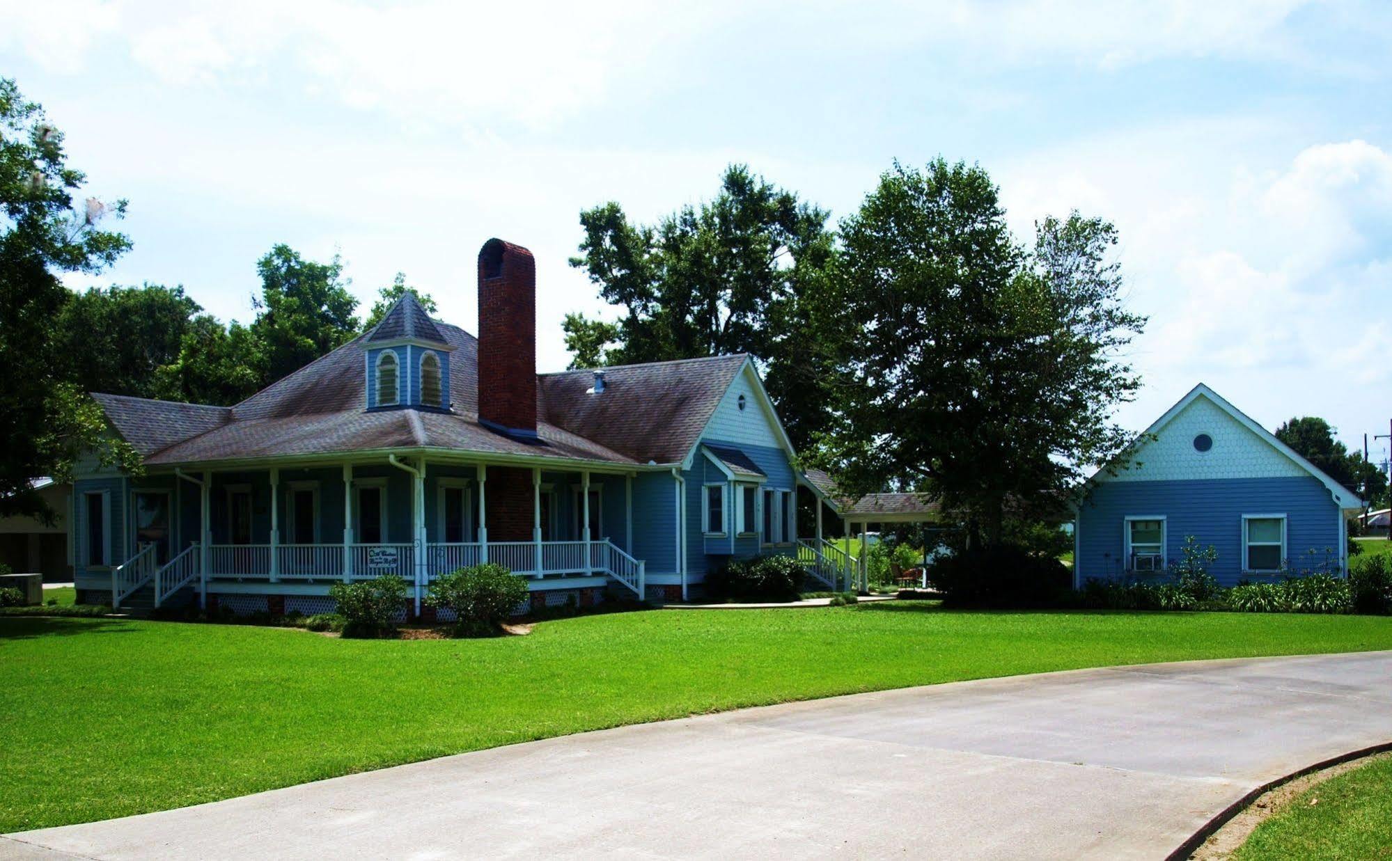 A Chateau On The Bayou Bed & Breakfast Raceland Exterior photo