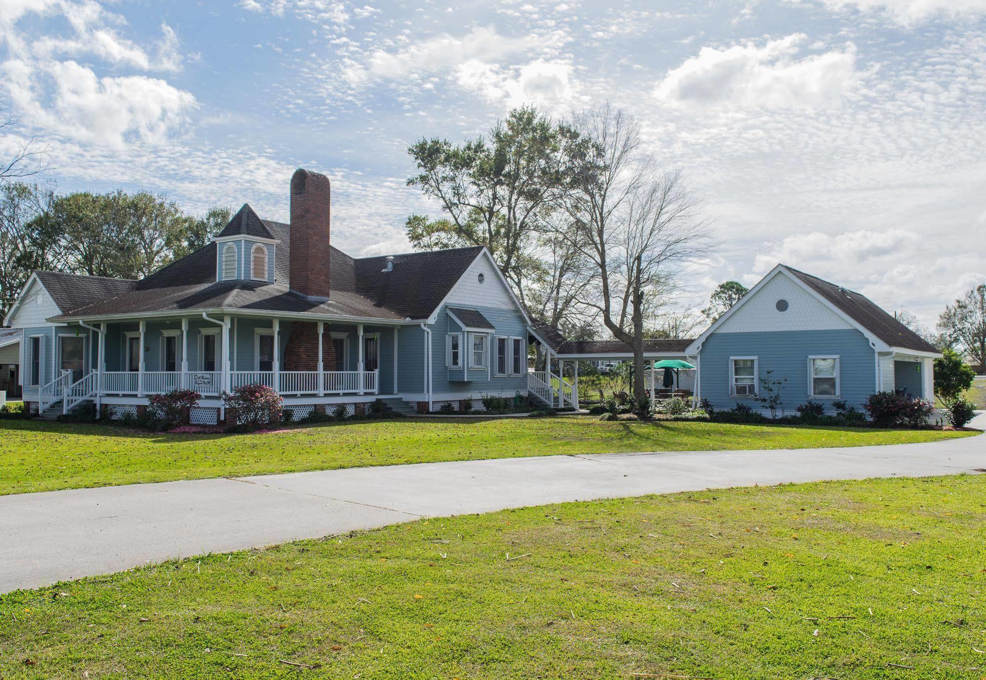 A Chateau On The Bayou Bed & Breakfast Raceland Exterior photo