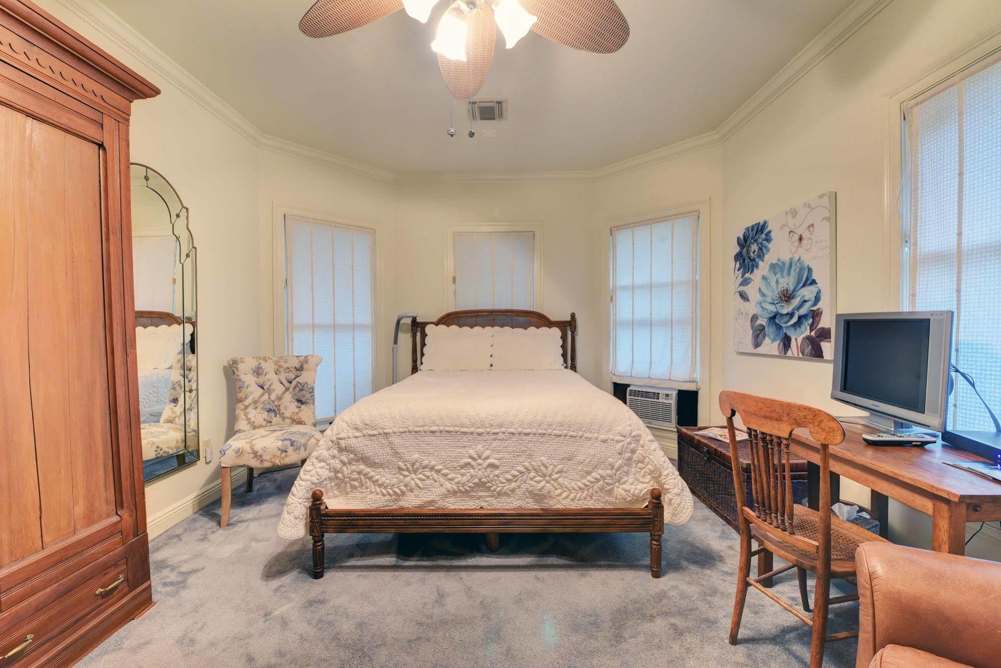 A Chateau On The Bayou Bed & Breakfast Raceland Exterior photo